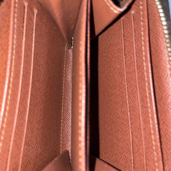 Authentic Louis Vuitton Zippy card holder - Picture 7 of 16